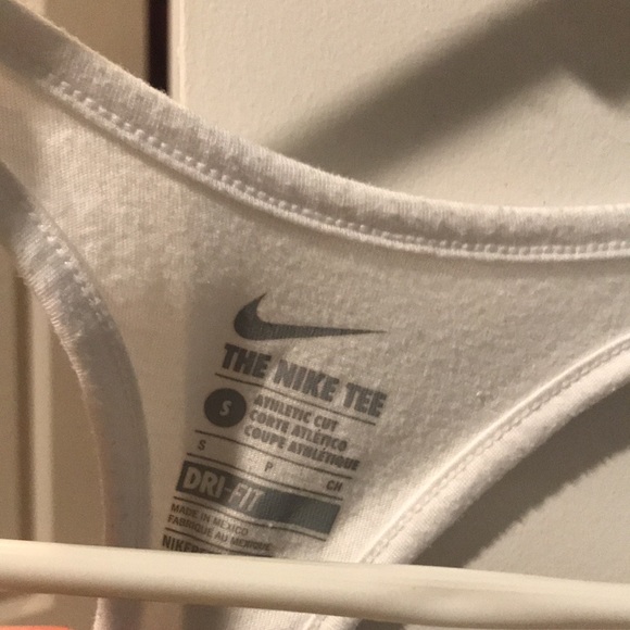 Women’s small athletic cut Nike tee in white - Picture 2 of 2